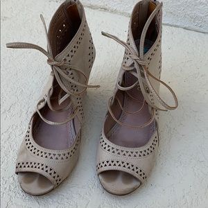 Patterned Trendy tie up nude wedges